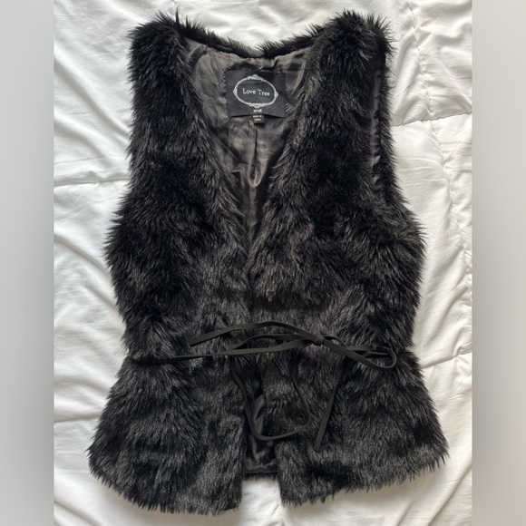 SOLD • LOVE TREE | faux fur vest. - Picture 3 of 6
